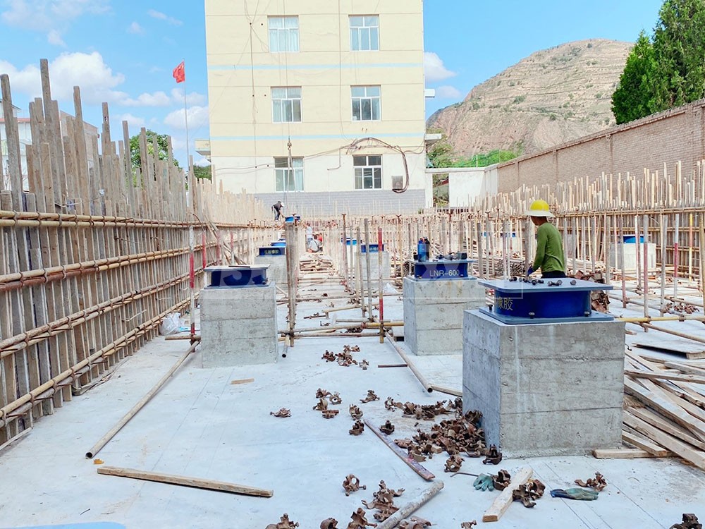 建筑隔振支座生產廠家 LRB1500隔震支座 高阻尼橡膠隔震支座HDR