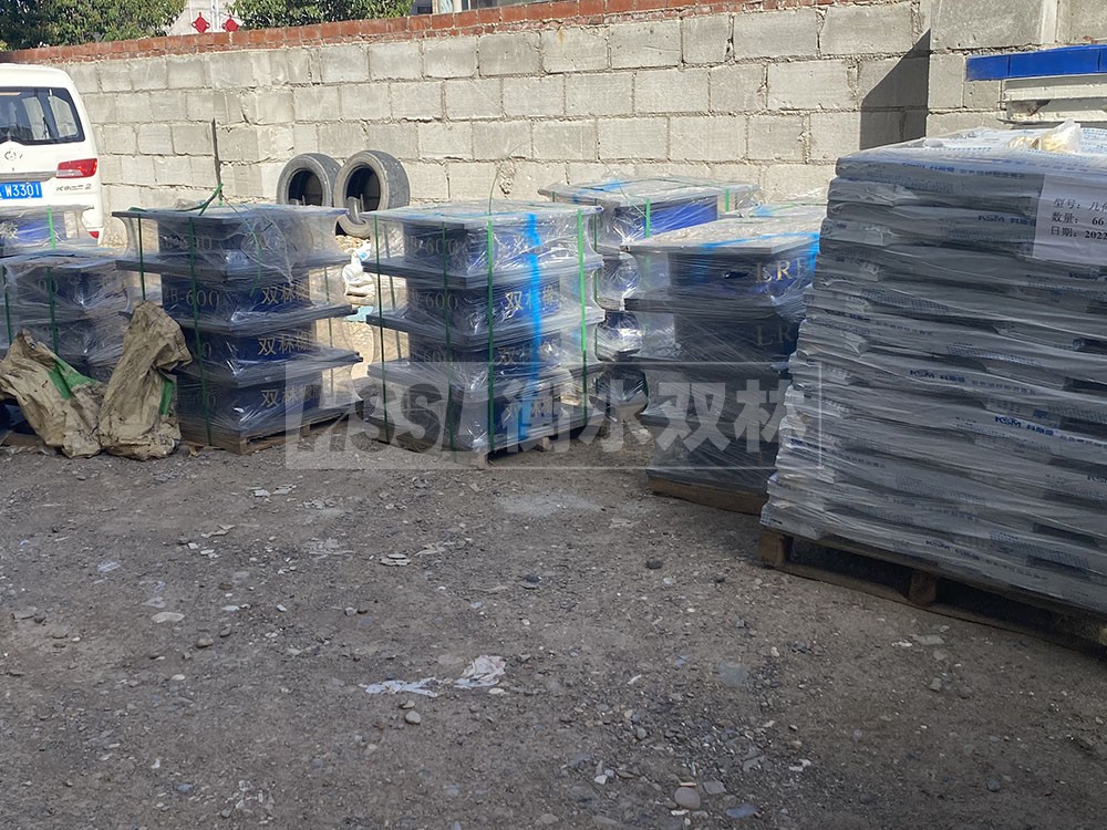 樓房建筑建筑隔震支座 建筑矩形高阻尼橡膠隔震支座廠家 方形隔震支座